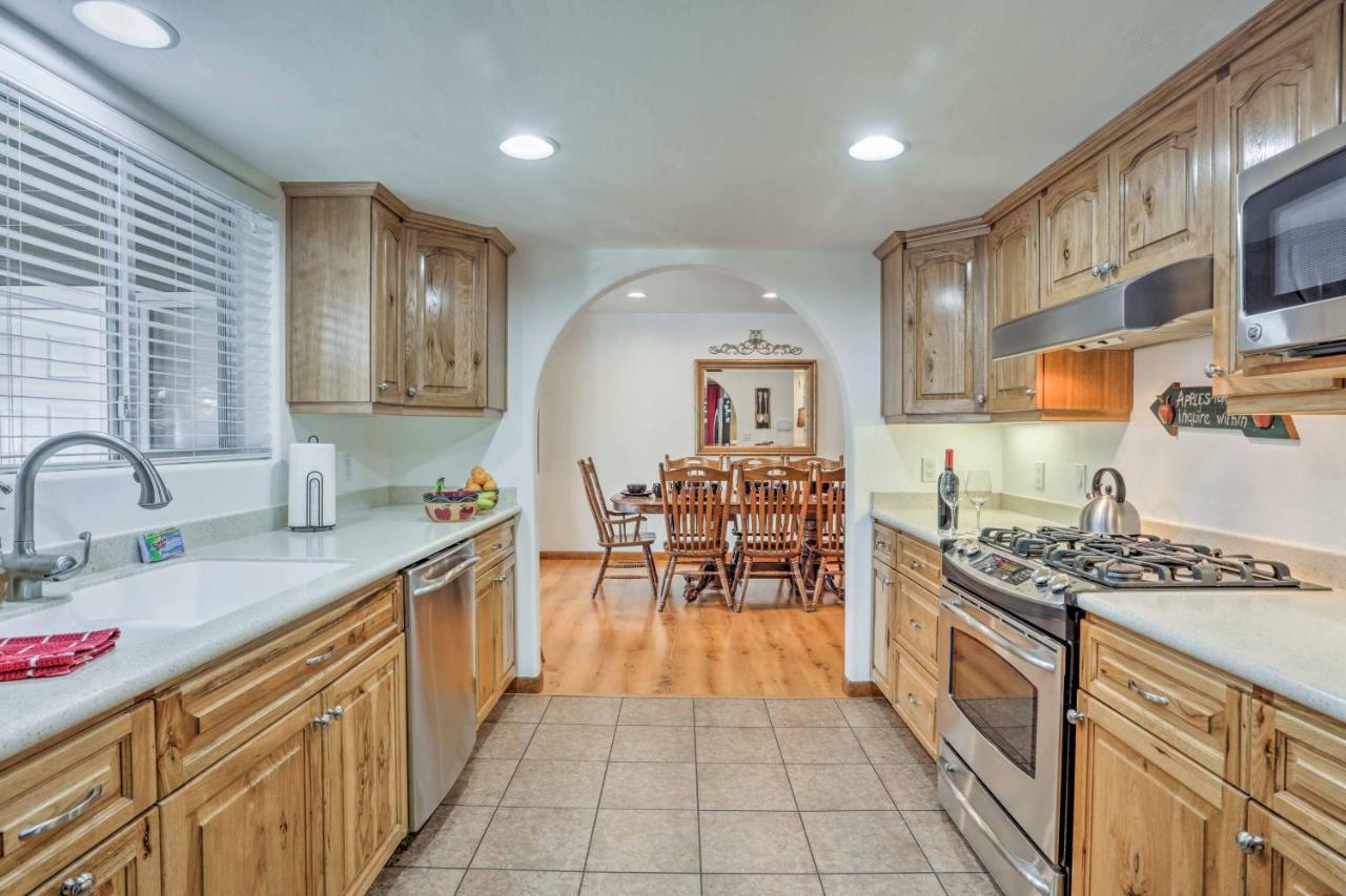 Lakeside Home With Game Room, Yard, Deck And Fireplace باينتوب ليكسايد المظهر الخارجي الصورة