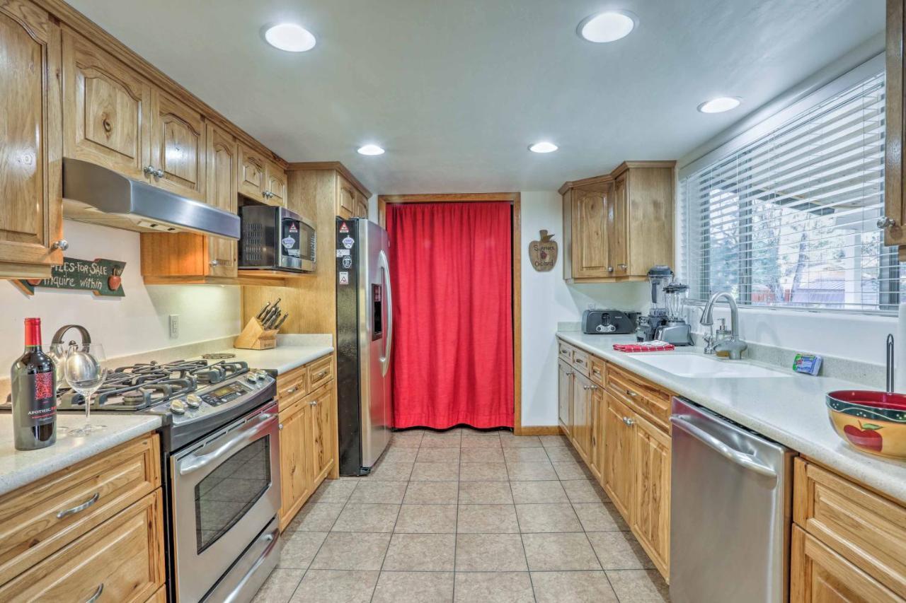 Lakeside Home With Game Room, Yard, Deck And Fireplace باينتوب ليكسايد المظهر الخارجي الصورة